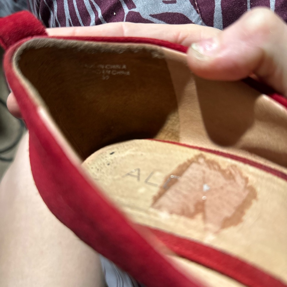 Red pumps - Picture 3 of 5